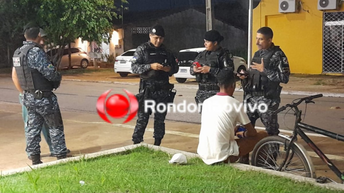 URGENTE: Homem é atacado a pedrada no rosto em frente de posto de combustíveis 