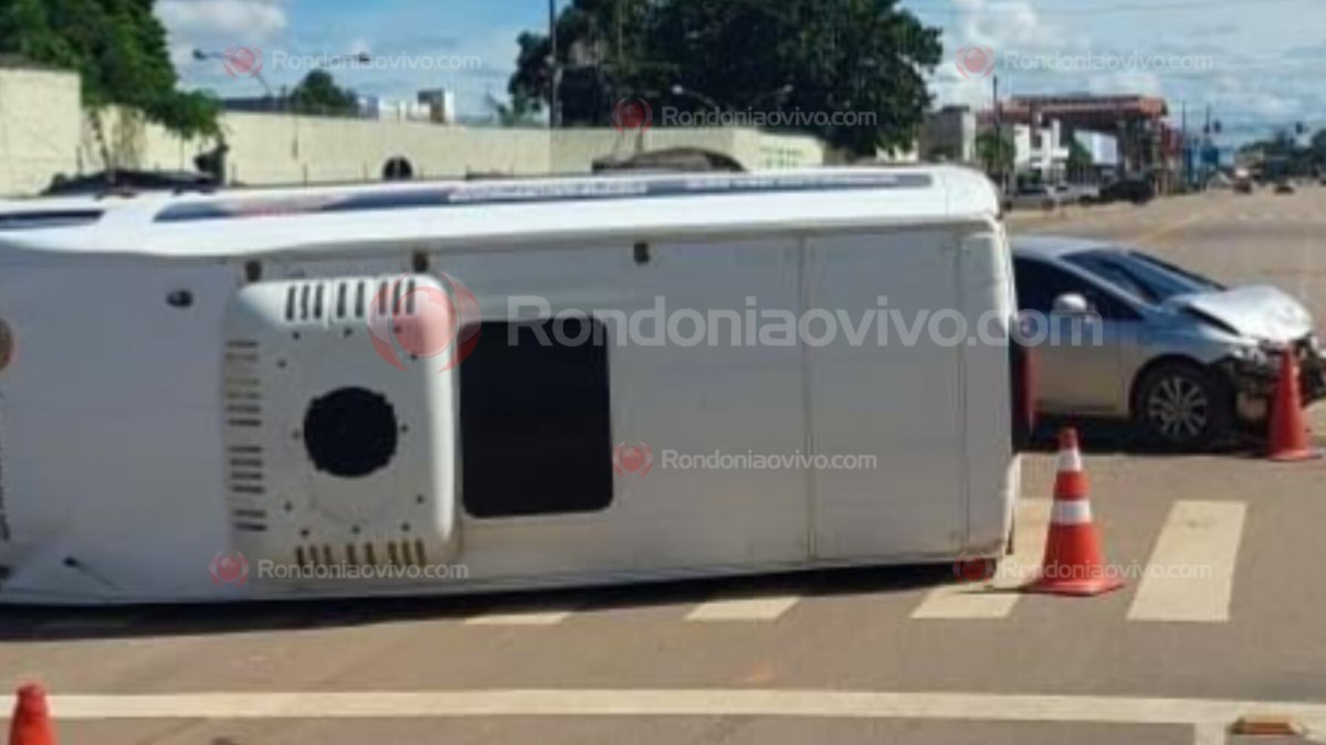 NO SEMÁFORO: Forte batida resulta em capotamento na região Central 