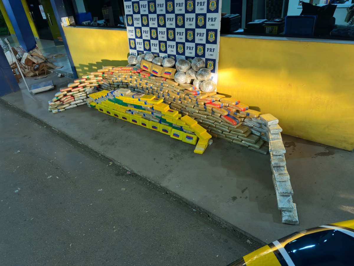 MAIS DE MEIA TONELADA: Caminhoneiro é preso com 625 quilos de skunk e cocaína na BR-364