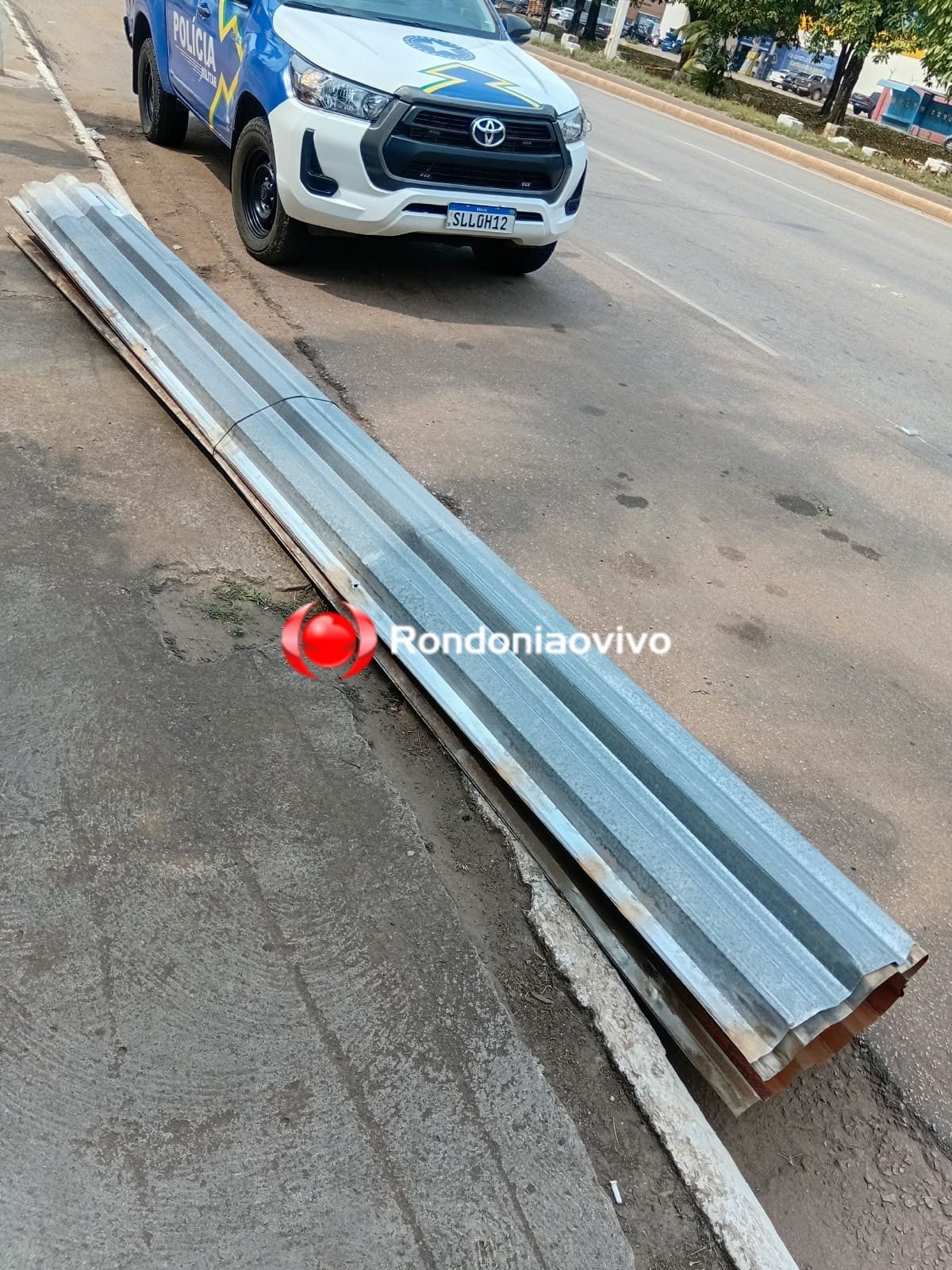 ​URGENTE: Acusado de furtar telhas em empresas é pego por populares na Jorge Teixeira