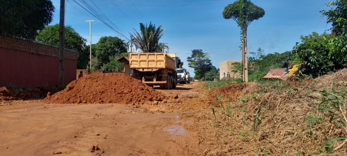 EDWILSON NEGREIROS: Vereador solicita e SEMAGRIC providencia limpeza e encascalhamento em bairro