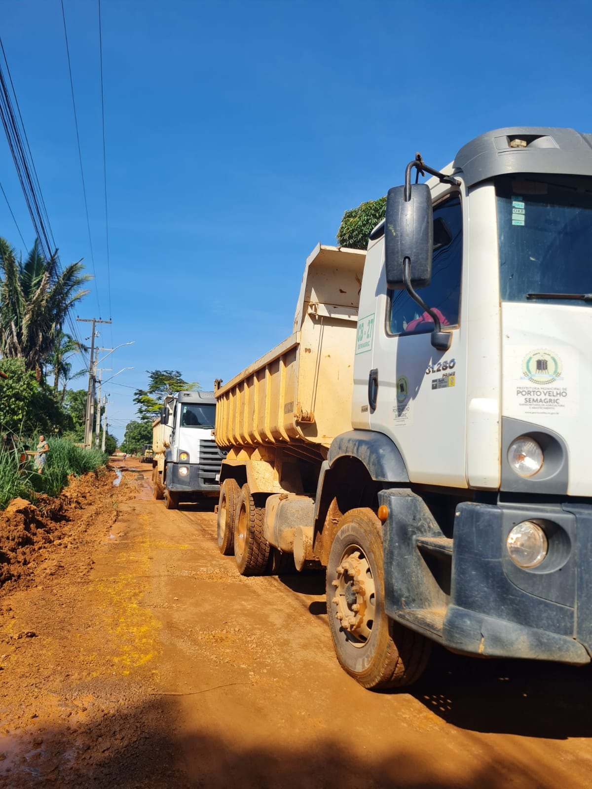 EDWILSON NEGREIROS: Vereador solicita e SEMAGRIC providencia limpeza e encascalhamento em bairro