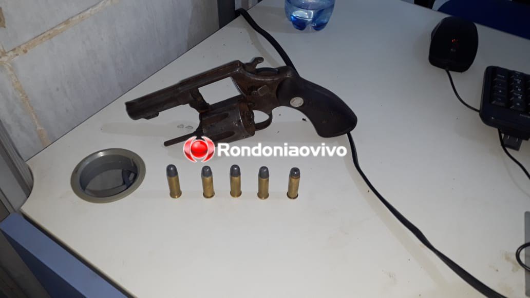 TENSÃO - VÍDEO: Bandido mantém família refém após roubo em restaurante