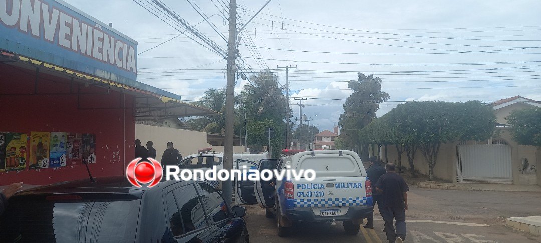 GOLPES DE FACÃO: Para escapar da morte, homem sai correndo desesperado e pede socorro em comércio