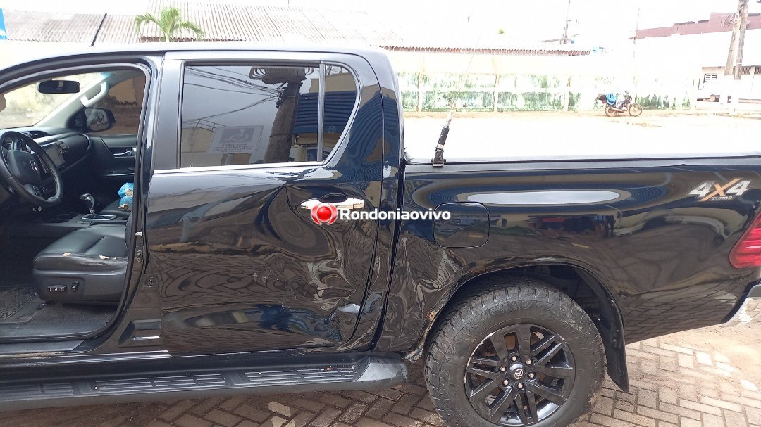 VEJA O VÍDEO: Motociclista fica em estado grave após colisão com Hilux na Calama