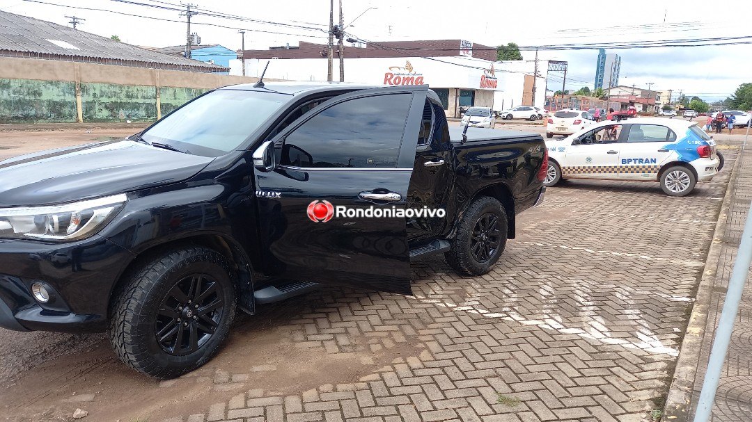 VEJA O VÍDEO: Motociclista fica em estado grave após colisão com Hilux na Calama