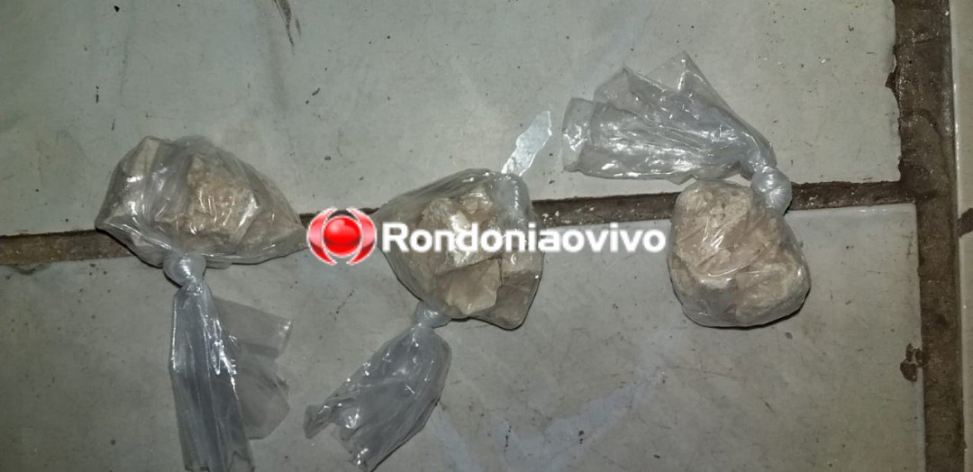 FLAGRANTE: Mototaxista e comparsa são detidos jogando droga para dentro de presídio