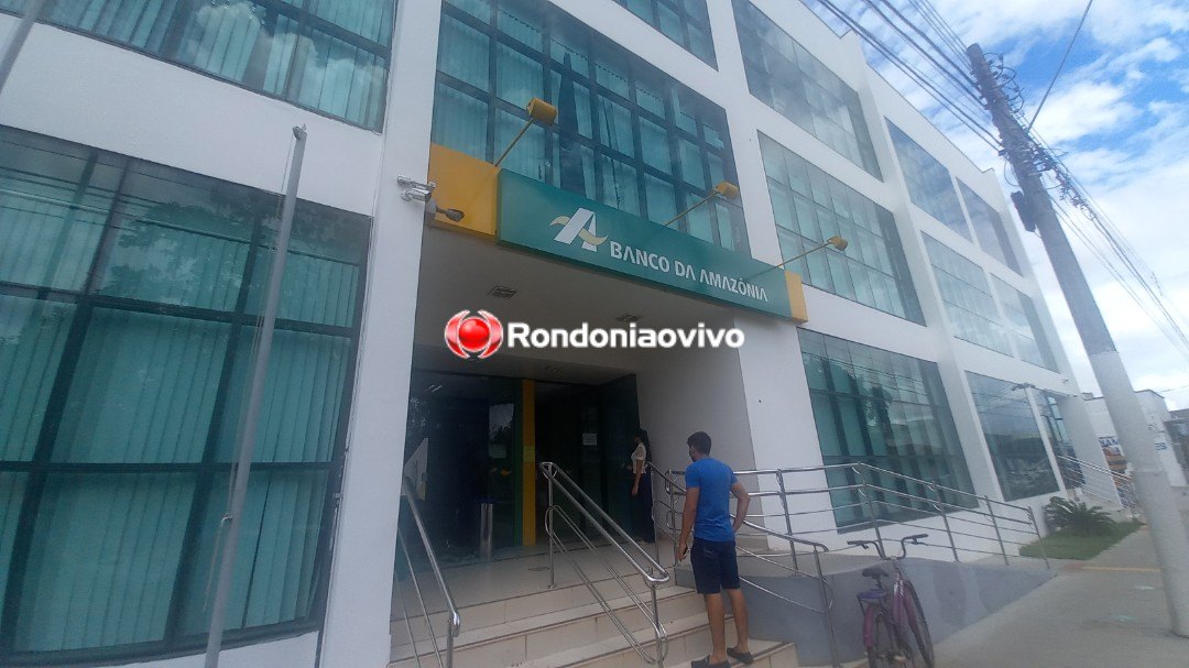 VÍDEO: Tiroteio durante roubo de R$ 50 mil a empresário na frente de banco