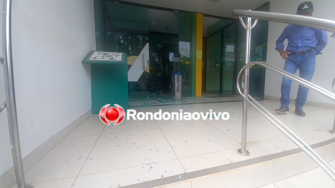 VÍDEO: Tiroteio durante roubo de R$ 50 mil a empresário na frente de banco