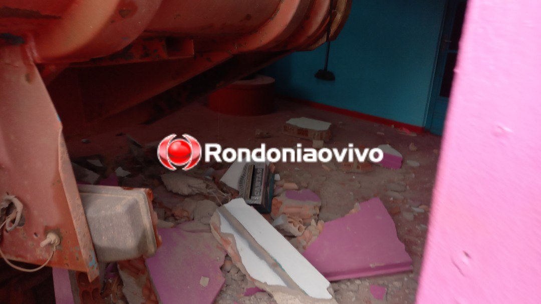 ASSISTA: Caçamba desgovernada desce ladeira e invade casa na zona Sul