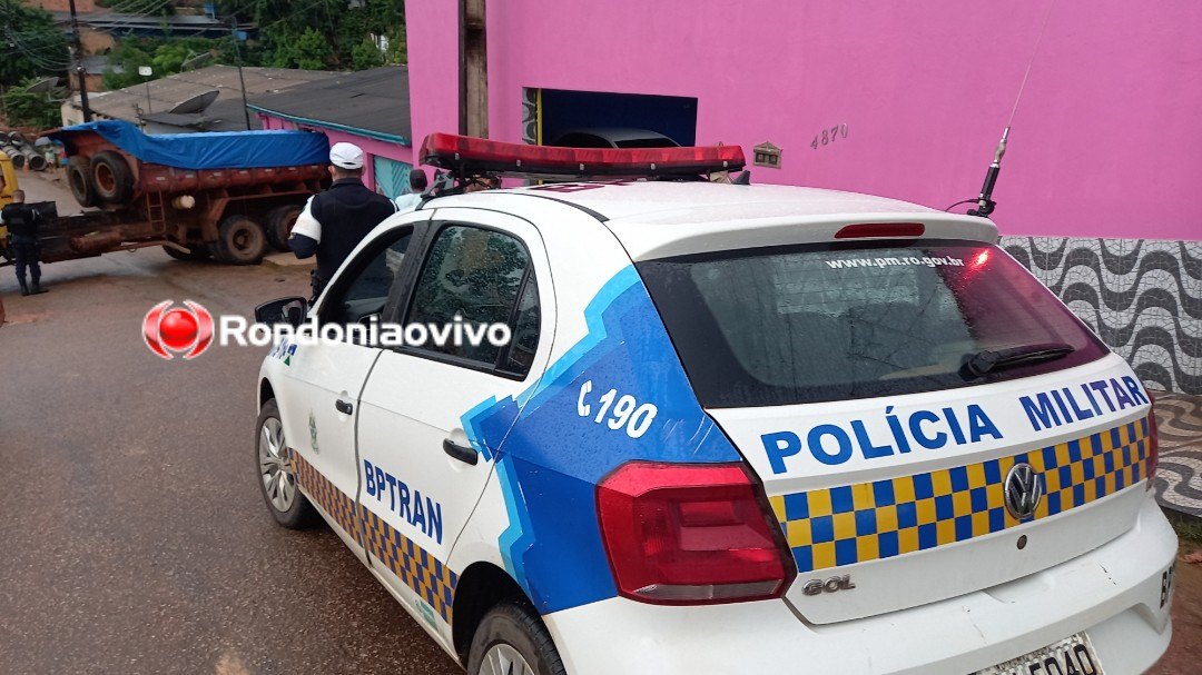 ASSISTA: Caçamba desgovernada desce ladeira e invade casa na zona Sul