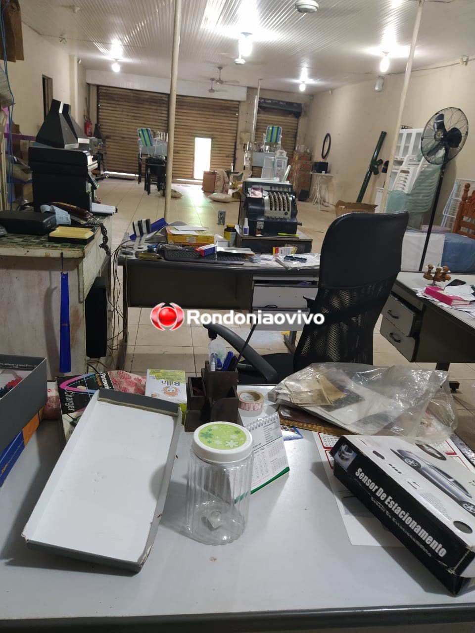 ASSISTA O VÍDEO: Ladrões são flagrados fazendo arrastão em loja no Centro