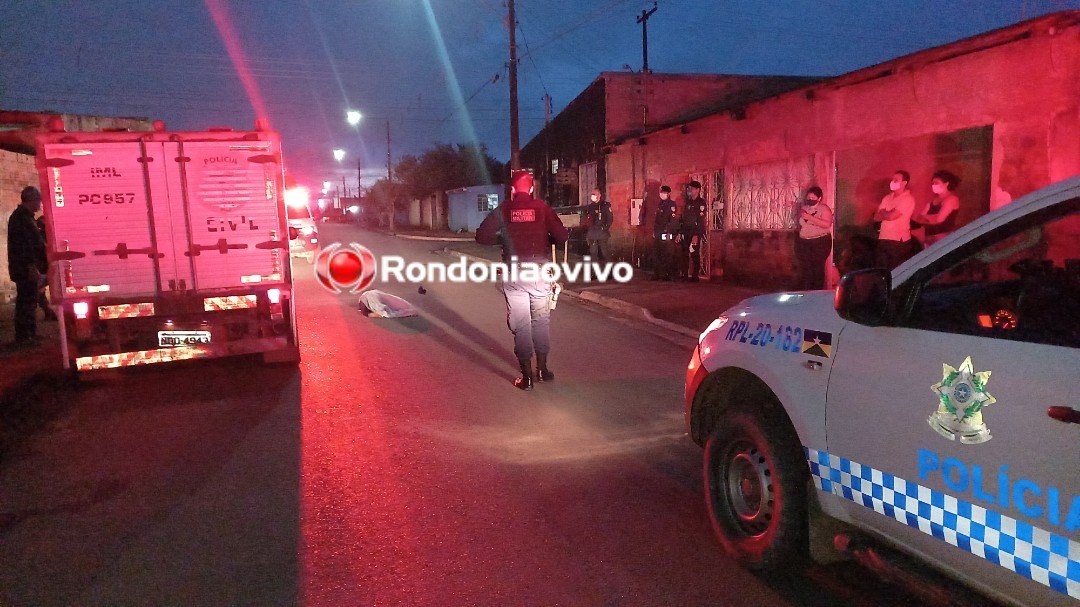 ASSISTA O VÍDEO: Criminosos em Honda Civic executam homem a tiros na frente de casa
