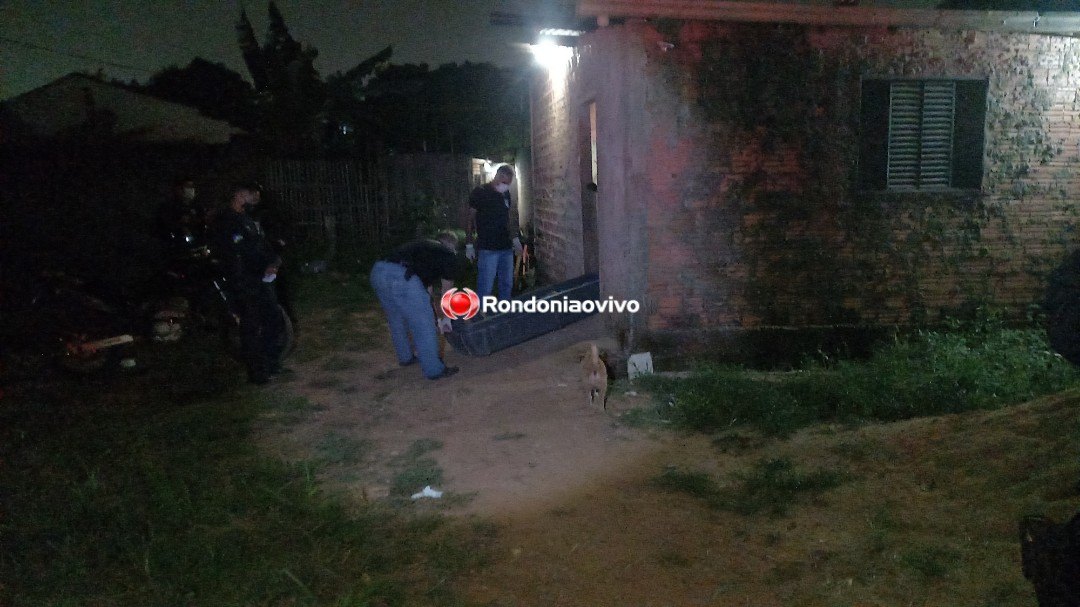 VÍDEO: Três jovens são executados a tiros dentro de residência na zona Leste da capital