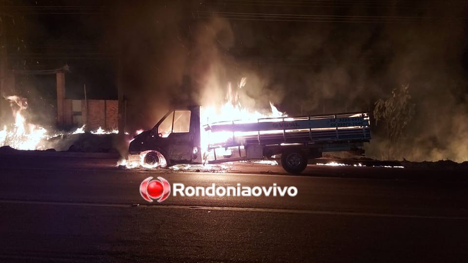 DESTRUIÇÃO: Caminhão pega fogo próximo ao posto de fiscalização da PRF na BR-364