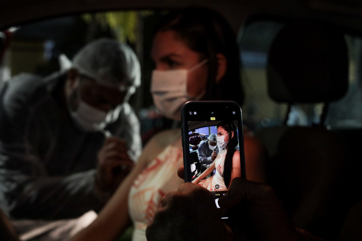 VACINAÇÃO: Drive-thru noturno atendeu ao público de 25 anos em Porto Velho