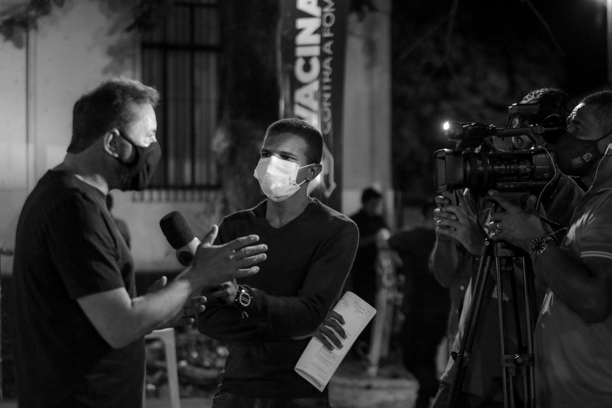 VACINAÇÃO: Drive-thru noturno atendeu ao público de 25 anos em Porto Velho
