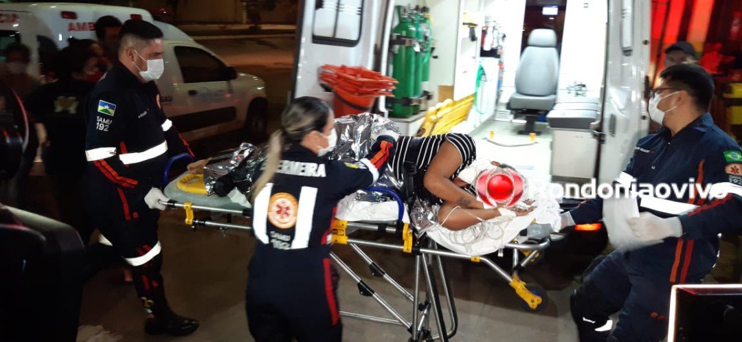 TENTATIVA DE FEMINICÍDIO: Mulher tem faca cravada nas costas pelo ex-marido inconformado