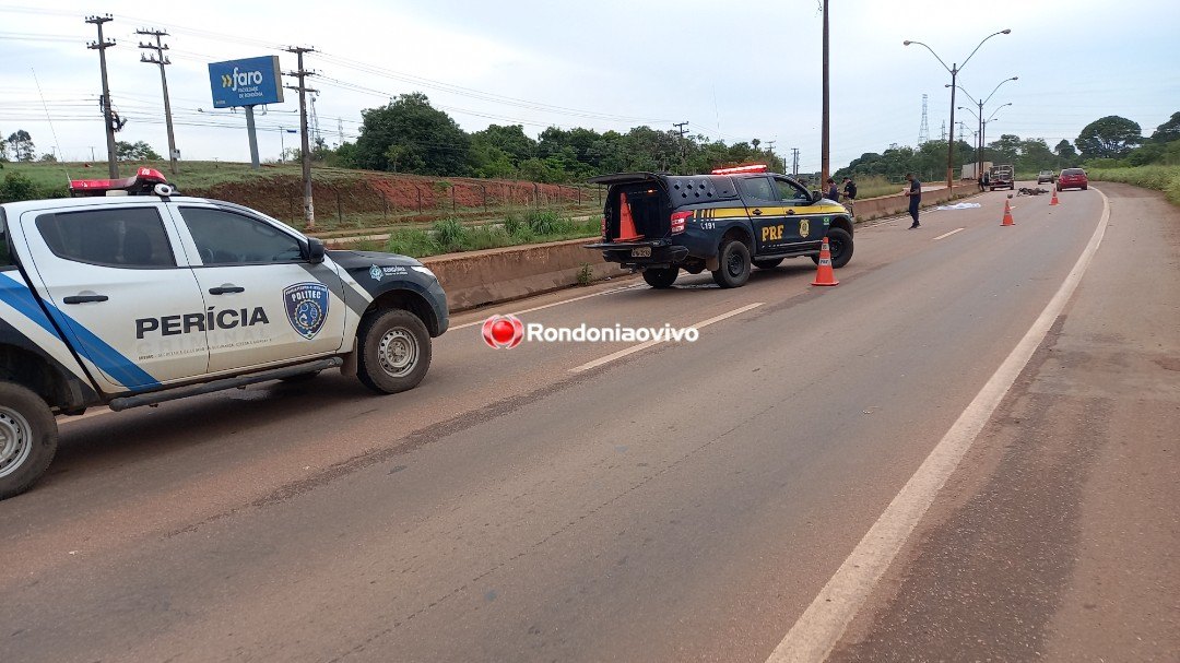 VÍDEO: Motociclista de 24 anos morre após bater em mureta e poste na BR-364