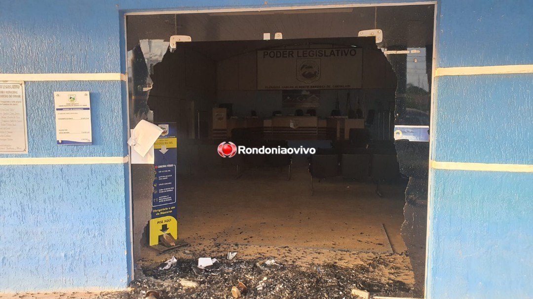 FÚRIA: Homem é preso por causar destruição na Câmara Municipal e prefeitura