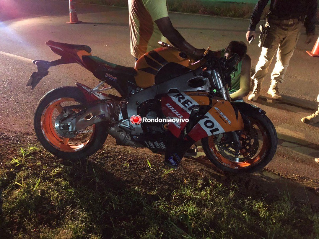 PERIGO NA RODOVIA: Casal em moto de alta cilindrada atropela cavalo solto na BR-364