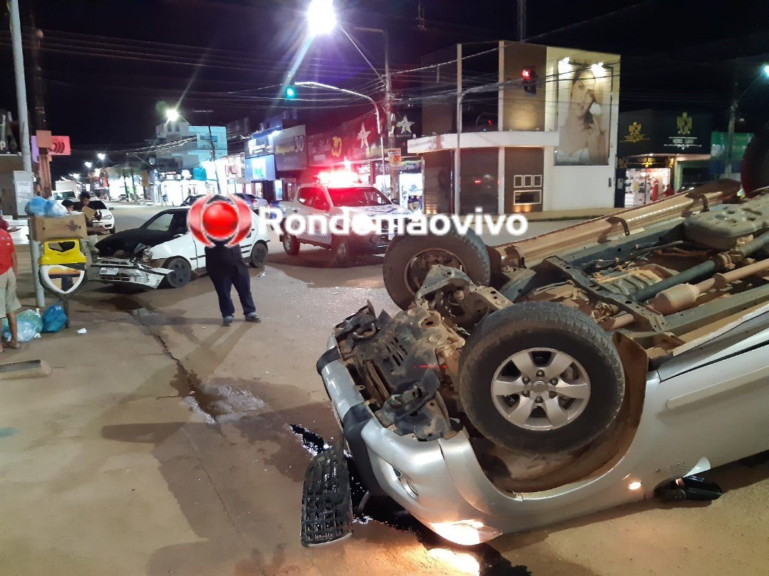 CAPOTAMENTO: Motorista de Hilux avança semáforo e causa grave acidente