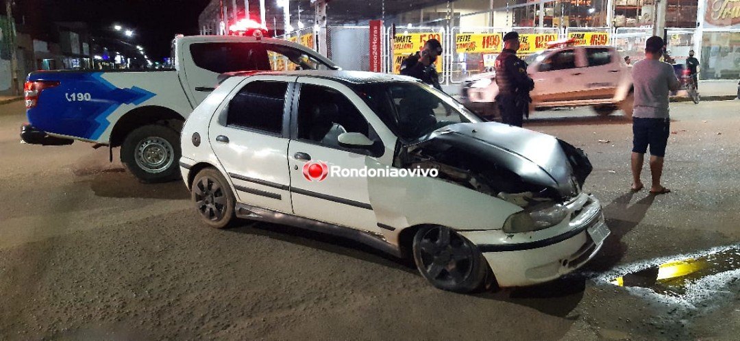 CAPOTAMENTO: Motorista de Hilux avança semáforo e causa grave acidente