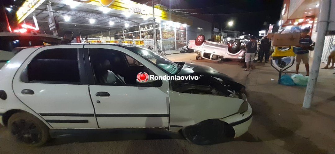 CAPOTAMENTO: Motorista de Hilux avança semáforo e causa grave acidente