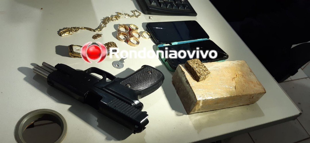 LEVOU A POLÍCIA: Após ser detida, mulher entrega boca de fumo e três são presos por tráfico