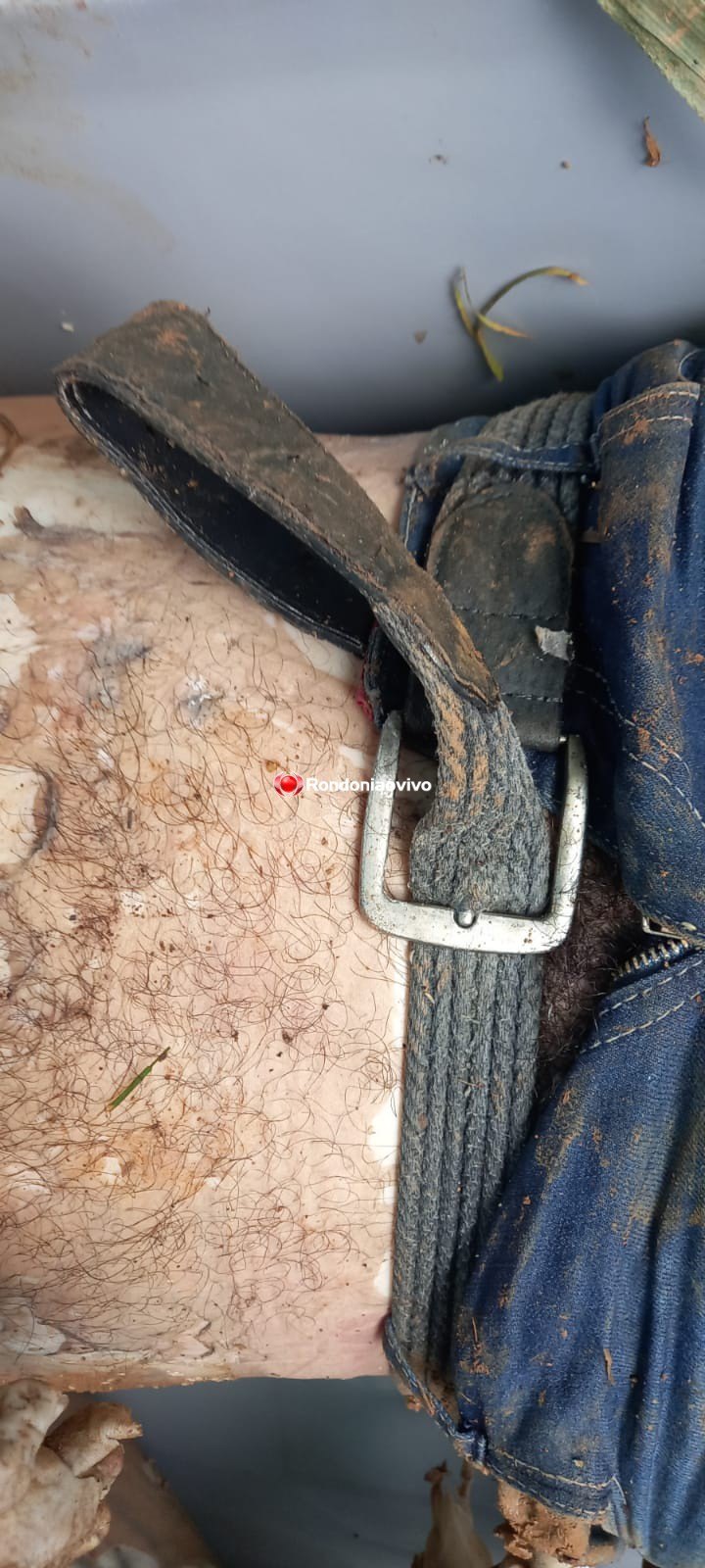 NÃO IDENTIFICADO: Homicídios divulga imagens das roupas de homem encontrado morto
