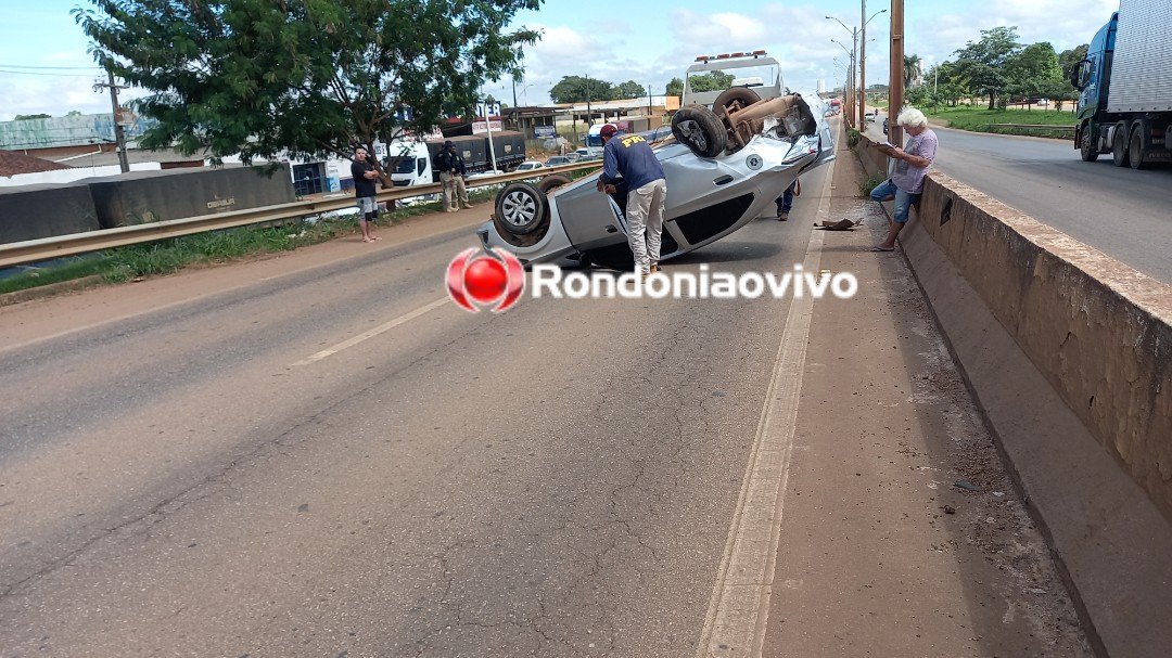 VÍDEO: Carro de motorista de app capota após colisão com carreta na BR-364