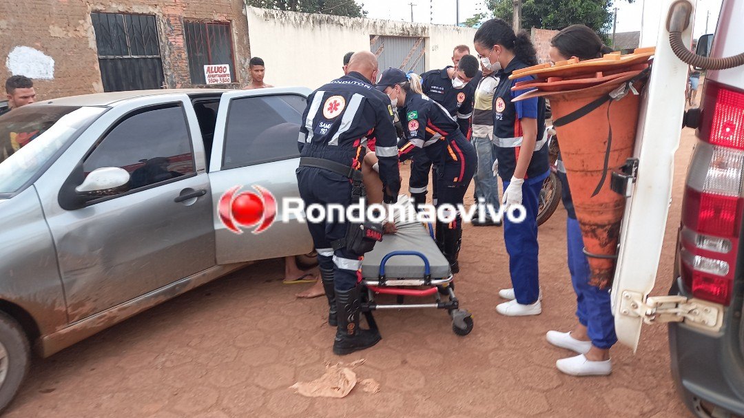 VÍDEO: Jovem tem casa invadida por quadrilha e é baleado na frente do filho