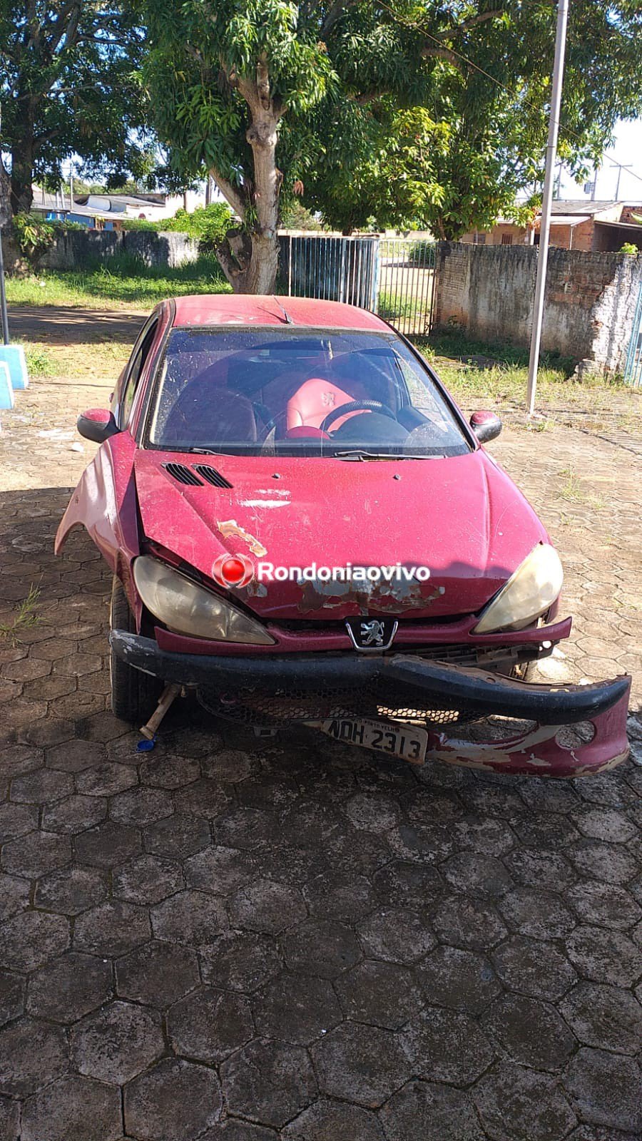 TIROTEIO: Criminosos do Peugeot vermelho tentam roubar vigia e efetuam disparos