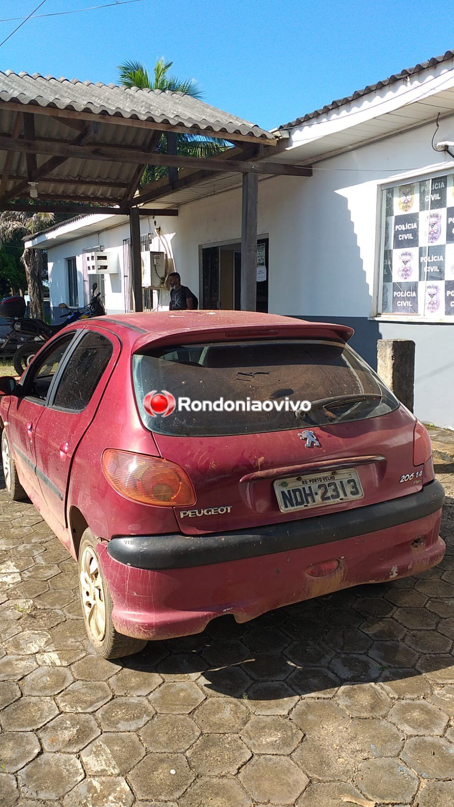 TIROTEIO: Criminosos do Peugeot vermelho tentam roubar vigia e efetuam disparos