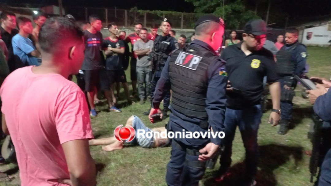 VÍDEO: Homem é baleado em campo de futebol na zona Leste