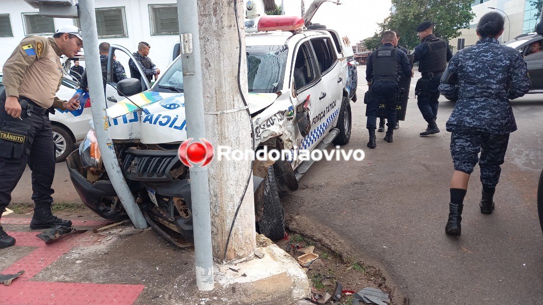 NO SEMÁFORO: Três policiais militares ficam feridos em grave acidente com viatura da PM