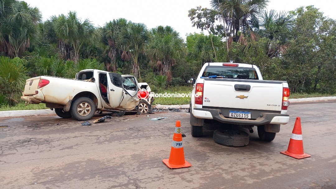 BATIDA FRONTAL: Idosa morre e dois ficam feridos após colisão entre caminhonetes na BR-319