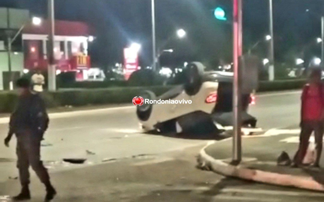 URGENTE: Acidente com capotamento na Avenida Jorge Teixeira deixa criança e mãe feridas