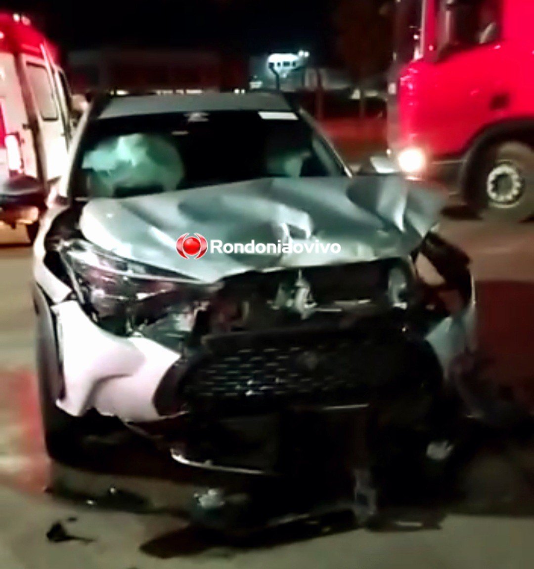 URGENTE: Acidente com capotamento na Avenida Jorge Teixeira deixa criança e mãe feridas