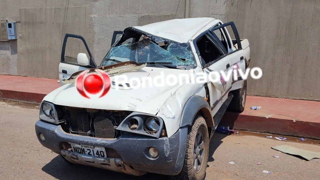 ASSISTA: Motorista fica ferido após capotamento de caminhonete