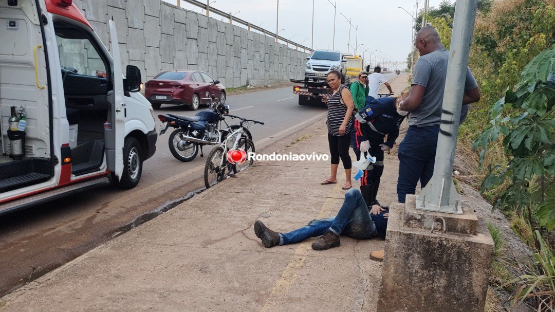 DESGOVERNADA: Caminhonete capota em buraco na frente do viaduto e deixa passageiro ferido