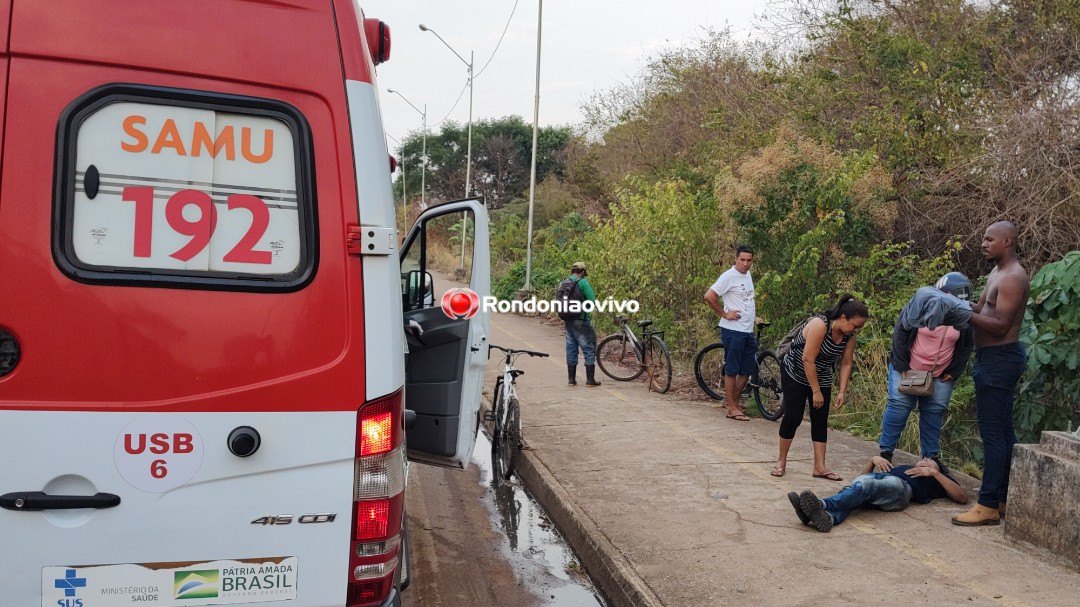 DESGOVERNADA: Caminhonete capota em buraco na frente do viaduto e deixa passageiro ferido