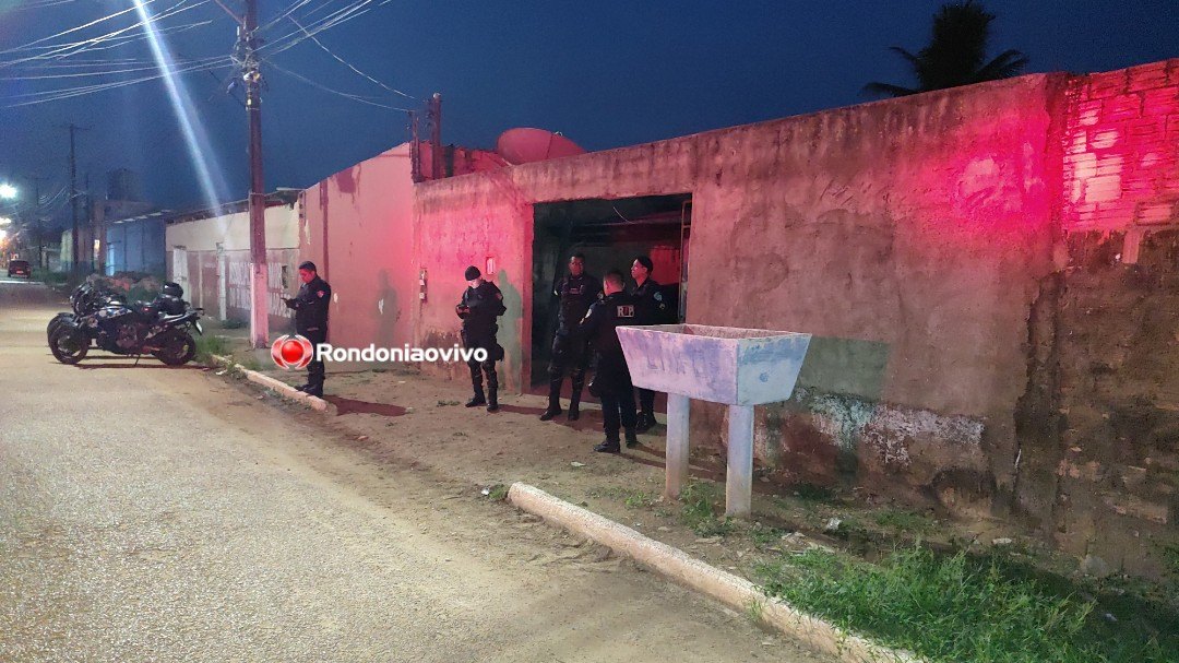 VÍDEO: Homem morre após cair do telhado de residência