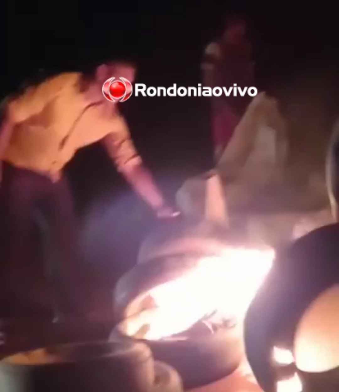 PROTESTO: Após momento de tensão com gás de pimenta e pedradas, BR-364 é desbloqueada