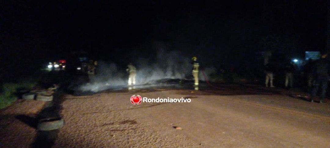 PROTESTO: Após momento de tensão com gás de pimenta e pedradas, BR-364 é desbloqueada