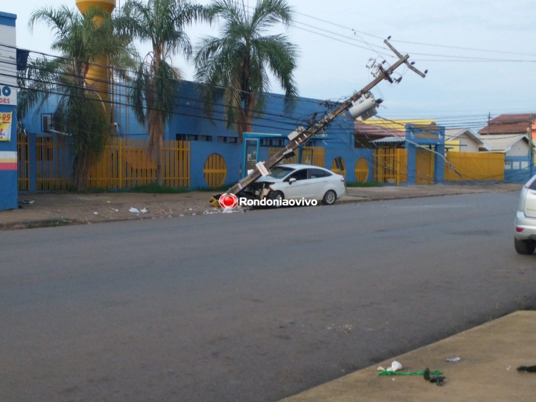 MOTORISTA FUGIU: Carro derruba poste e deixa moradores sem energia na zona Sul