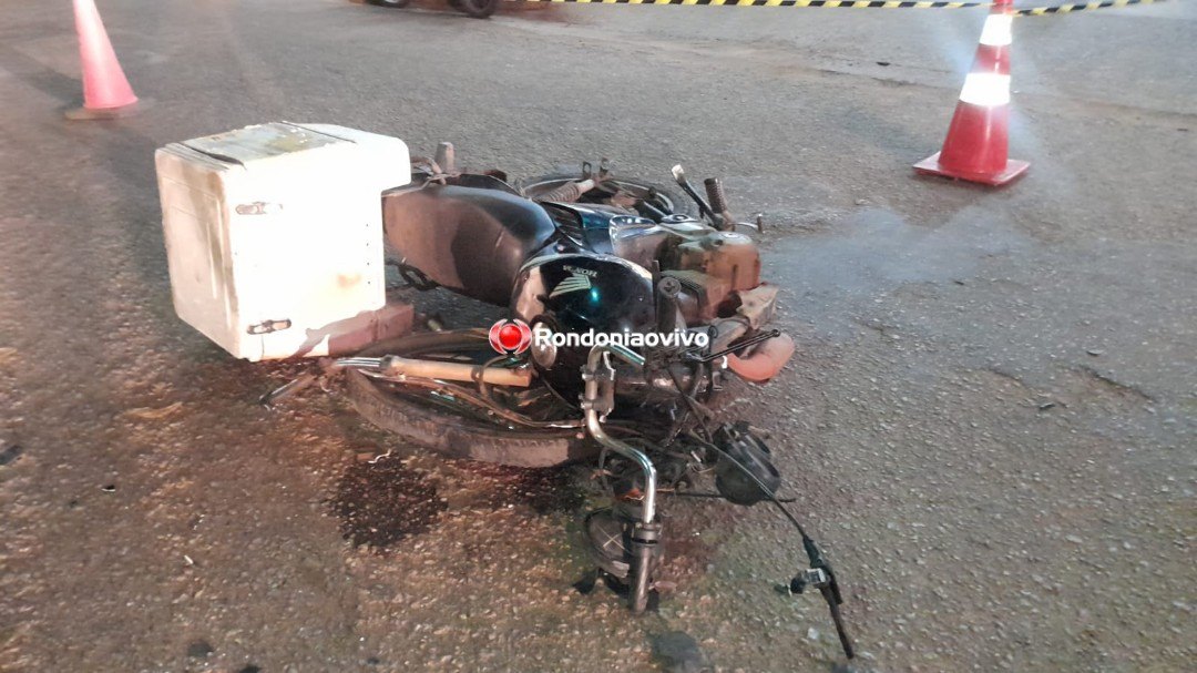 FORTE COLISÃO: Motoboy atinge Etios que saiu de supermercado e fica gravemente ferido