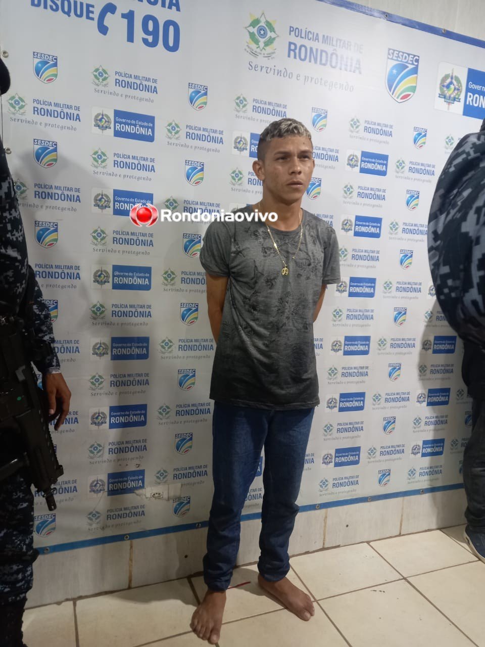 URGENTE: Dupla é presa com três pistolas na frente de comitê do Marcos Rogério após intensa perseguição 