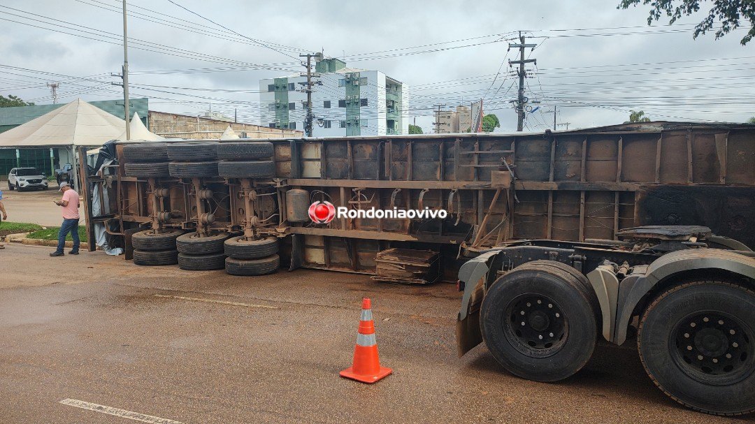 INCIDENTE: Carreta carregada de carne tomba na Avenida Imigrantes em Porto Velho 