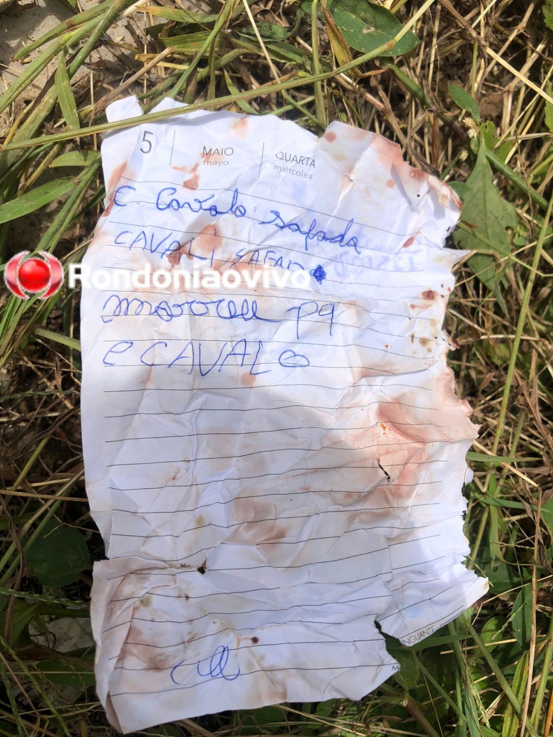 MULHER CASADA: 'Morreu porque é cavalo', diz bilhete encontrado com homem morto a golpes de facão